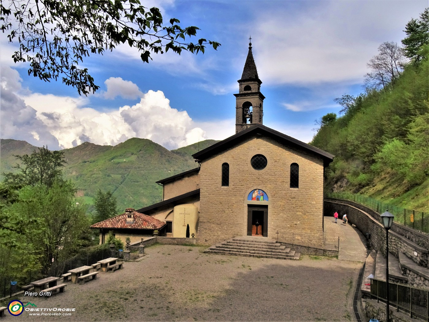 24 Al Santuario del Perello (870 m).JPG